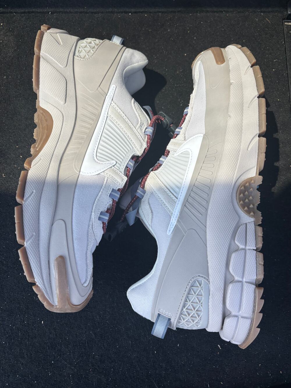 Nike Zoom Vomero 5 White Tan Running Shoes Sneakers HV4294-009, Men's Size 9.5